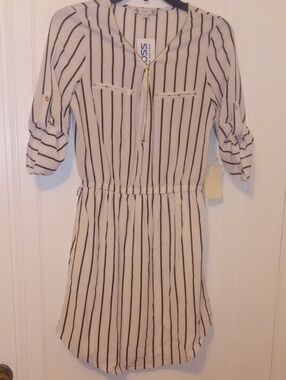 NWT women med white and black stripe dress, zipper accents, roll sleeves